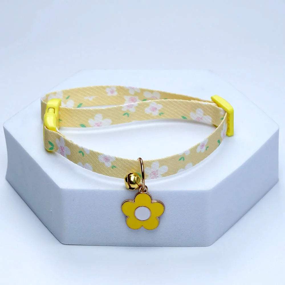 New Kawaii Cat Collar With Bell Cute Necklace For Small Dog Pet Flower Necklace Adjustable Kitten Neck Collar Cat Accessories